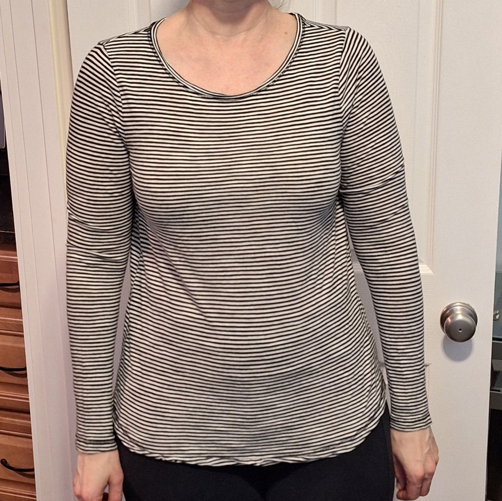 🍌BANANA REPUBLIC🍌Black/White Stripes, Long Sleeved Tee